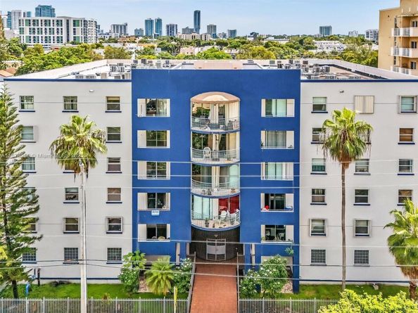 546 SW 1st St 607, Miami FL 33130