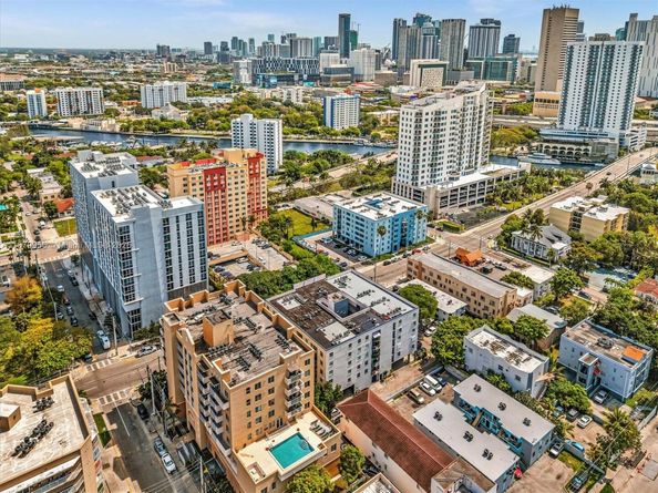 546 SW 1st St 607, Miami FL 33130