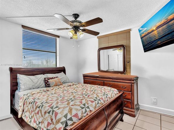 546 SW 1st St 607, Miami FL 33130