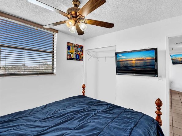 546 SW 1st St 607, Miami FL 33130