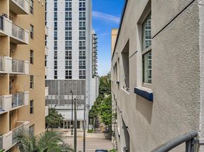 546 SW 1st St 607, Miami FL 33130