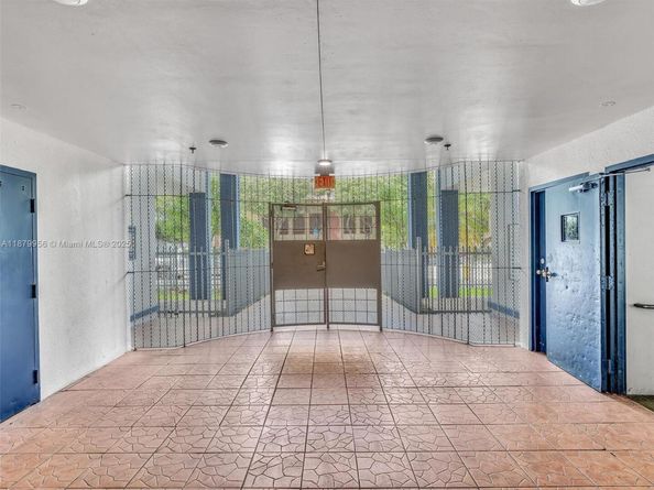 546 SW 1st St 607, Miami FL 33130