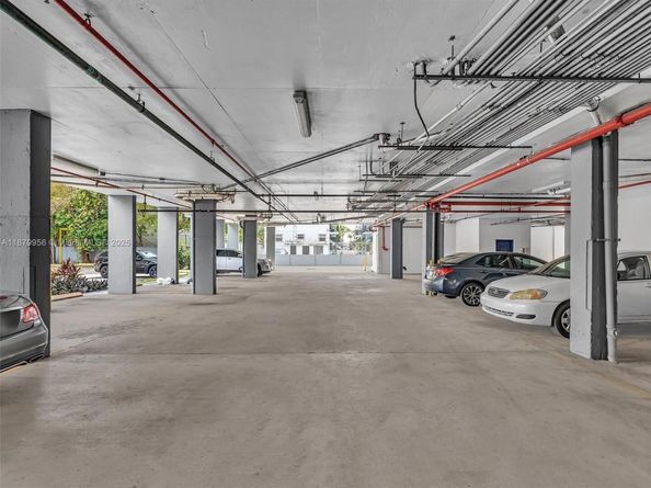 546 SW 1st St 607, Miami FL 33130