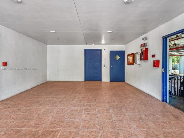 546 SW 1st St 607, Miami FL 33130
