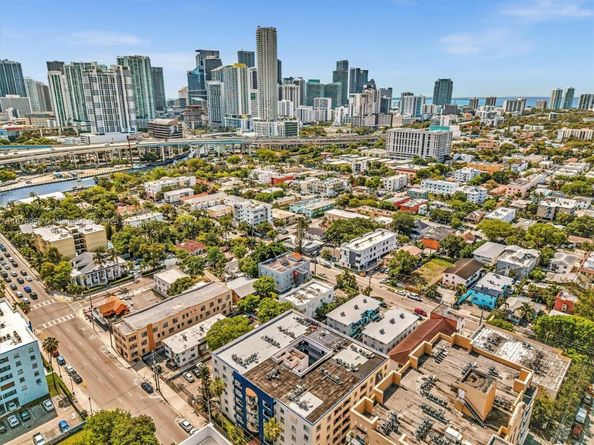 546 SW 1st St 607, Miami FL 33130