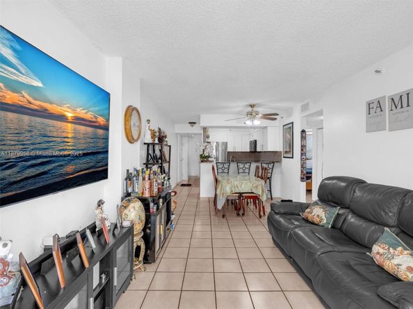 546 SW 1st St 607, Miami FL 33130