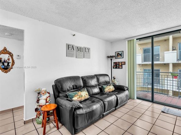 546 SW 1st St 607, Miami FL 33130