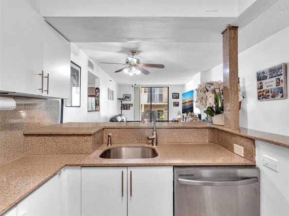 546 SW 1st St 607, Miami FL 33130