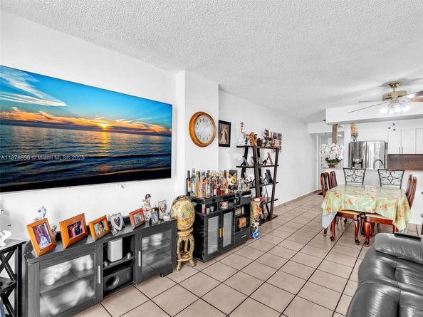 546 SW 1st St 607, Miami FL 33130