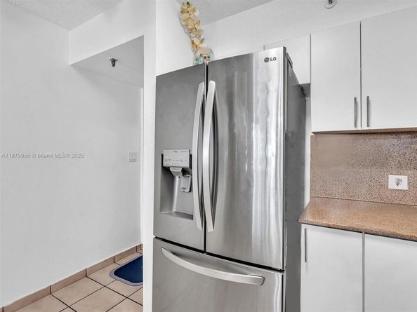 546 SW 1st St 607, Miami FL 33130