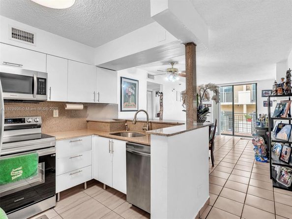 546 SW 1st St 607, Miami FL 33130