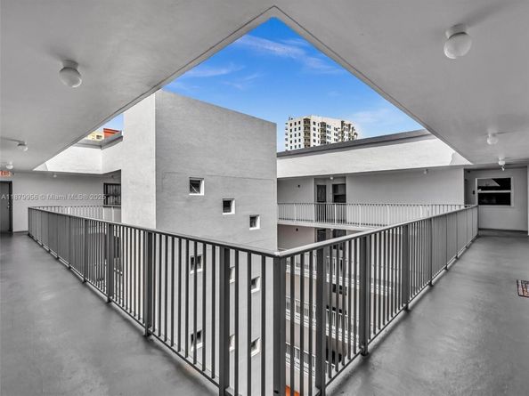 546 SW 1st St 607, Miami FL 33130