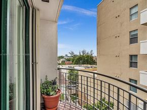 546 SW 1st St 607, Miami FL 33130