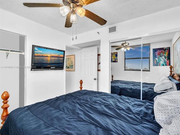 546 SW 1st St 607, Miami FL 33130