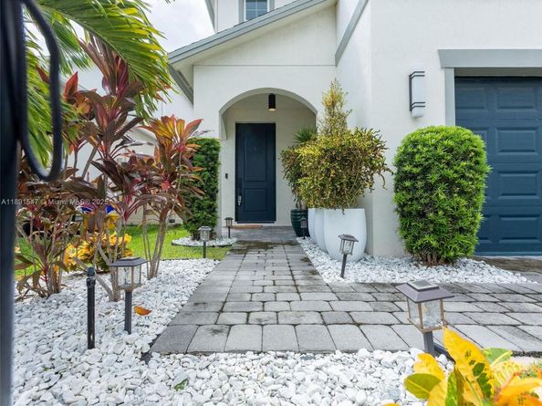 1837 Lake Cove Dr, Lake Worth FL 33460