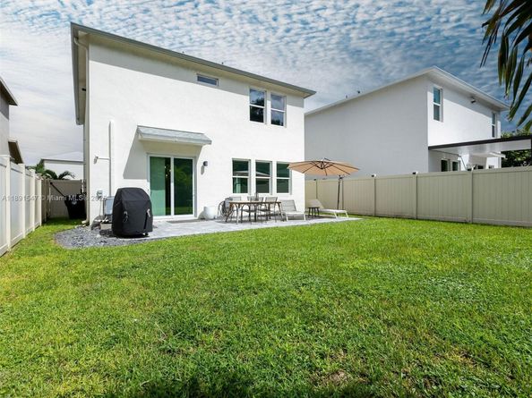 1837 Lake Cove Dr, Lake Worth FL 33460