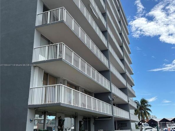 1800 NW 24th Ave 208, Miami FL 33125