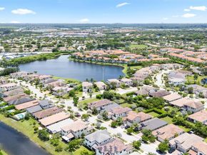 1126 SW 113th Way, Pembroke Pines FL 33025