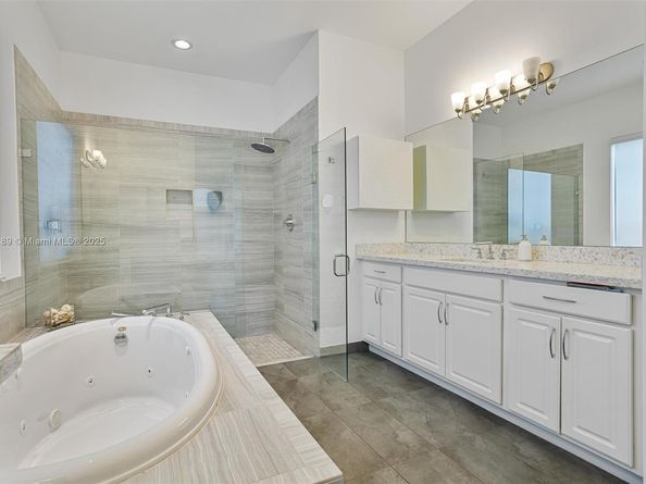 1126 SW 113th Way, Pembroke Pines FL 33025