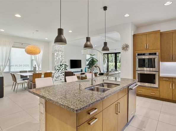 1126 SW 113th Way, Pembroke Pines FL 33025
