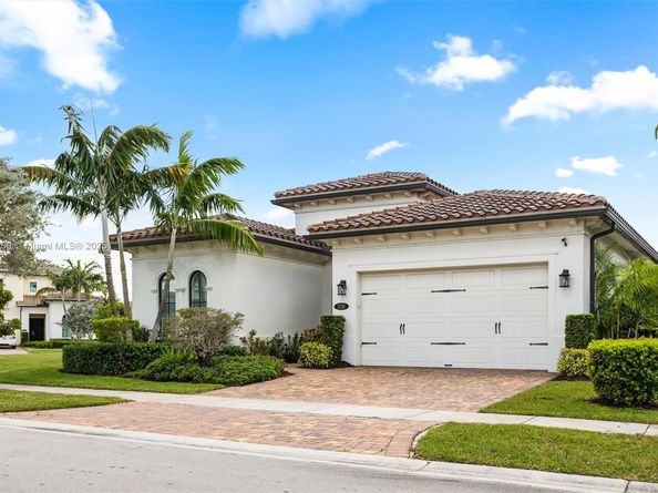 1126 SW 113th Way, Pembroke Pines FL 33025
