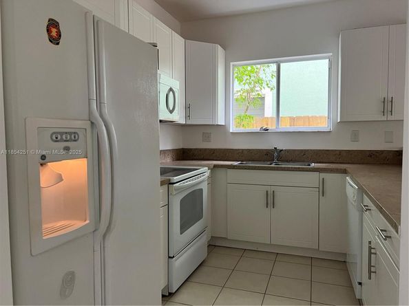 3334 NE 3rd Dr, Homestead FL 33033