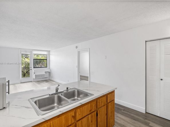 2701 Riverside Dr 413B, Coral Springs FL 33065