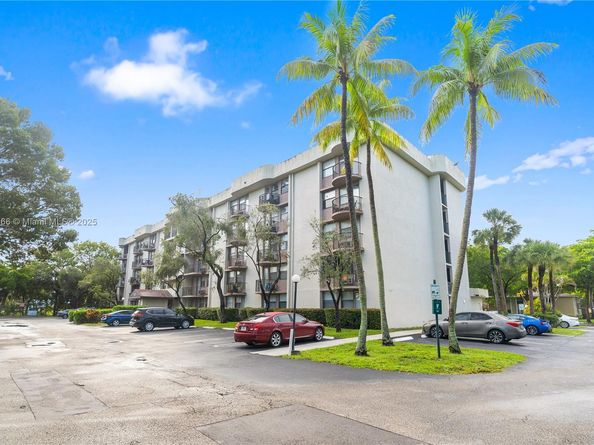 2701 Riverside Dr 413B, Coral Springs FL 33065