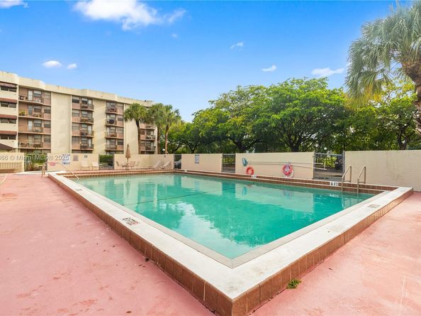 2701 Riverside Dr 413B, Coral Springs FL 33065
