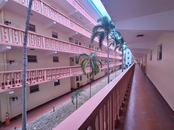 215 SE 3rd Ave 202D, Hallandale Beach FL 33009