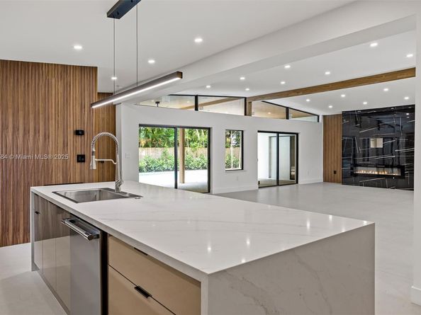 2180 NE 190th Ter, Miami FL 33179