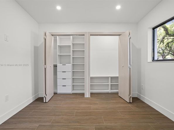 2180 NE 190th Ter, Miami FL 33179