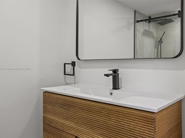 2180 NE 190th Ter, Miami FL 33179