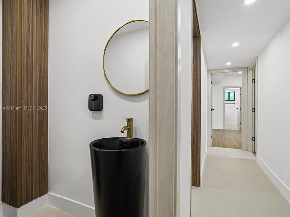 2180 NE 190th Ter, Miami FL 33179