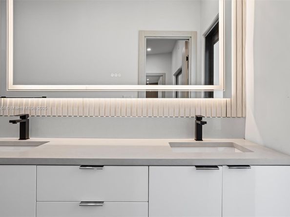 2180 NE 190th Ter, Miami FL 33179