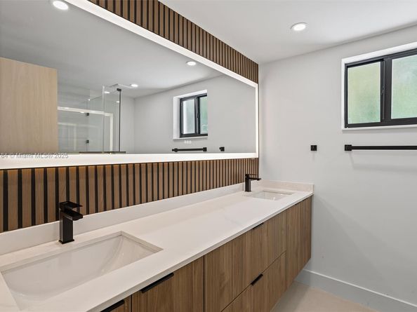 2180 NE 190th Ter, Miami FL 33179