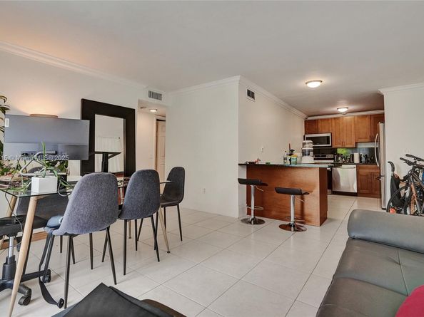 1801 S Treasure Dr 329, North Bay Village FL 33141