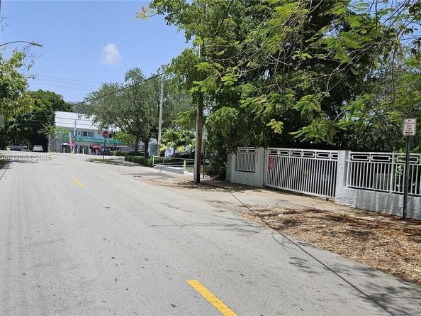 3025 Mary St 12, Miami FL 33133