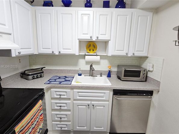 3025 Mary St 12, Miami FL 33133
