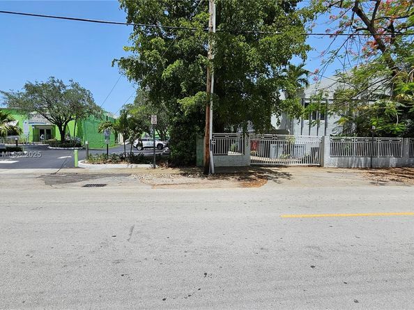 3025 Mary St 12, Miami FL 33133