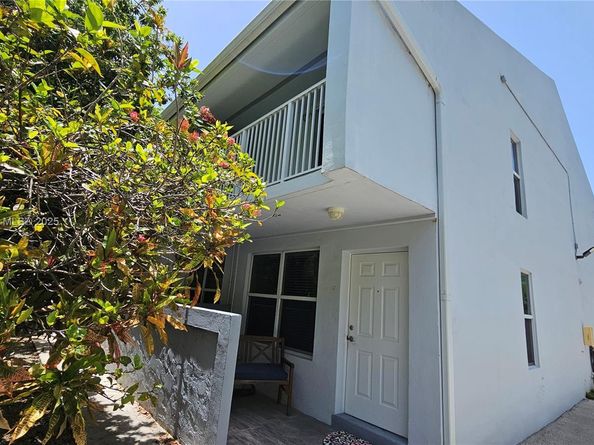 3025 Mary St 12, Miami FL 33133