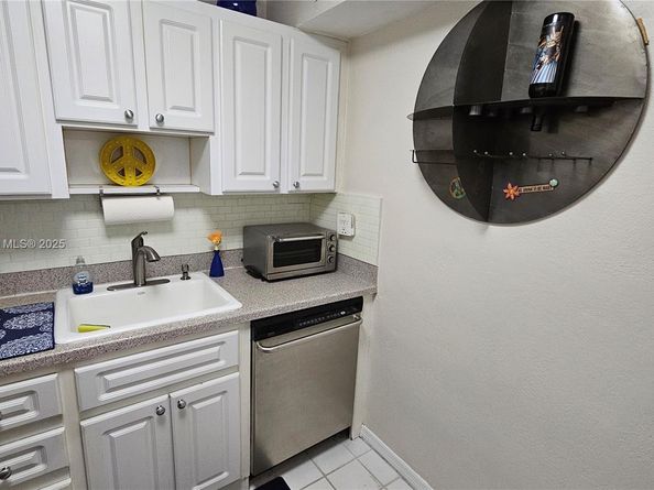 3025 Mary St 12, Miami FL 33133