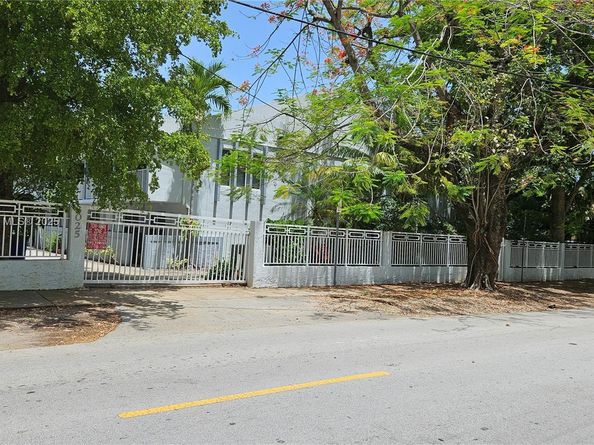 3025 Mary St 12, Miami FL 33133