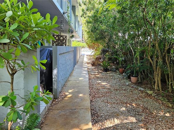 3025 Mary St 12, Miami FL 33133