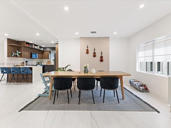 228 SW 25th Rd, Miami FL 33129