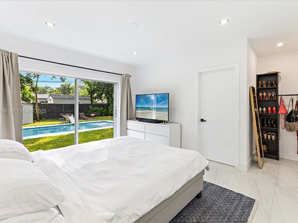 228 SW 25th Rd, Miami FL 33129