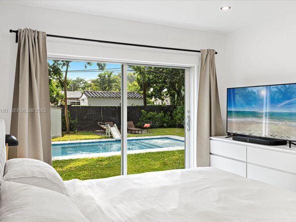 228 SW 25th Rd, Miami FL 33129