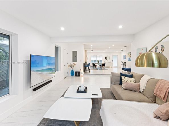 228 SW 25th Rd, Miami FL 33129