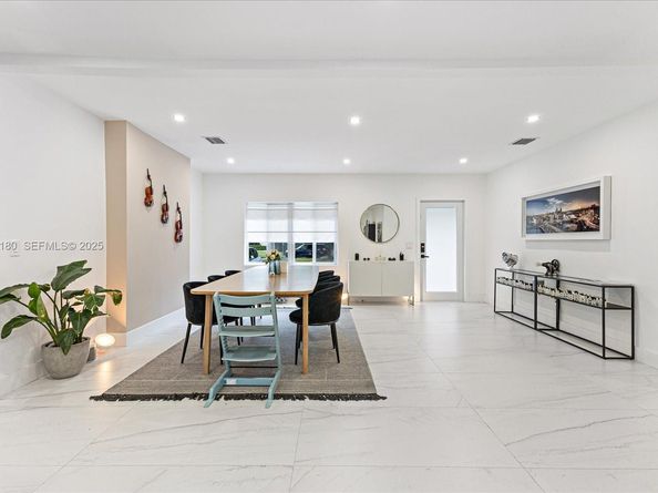 228 SW 25th Rd, Miami FL 33129