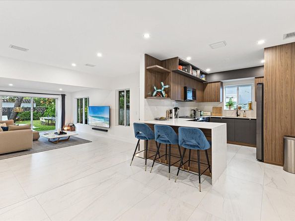 228 SW 25th Rd, Miami FL 33129